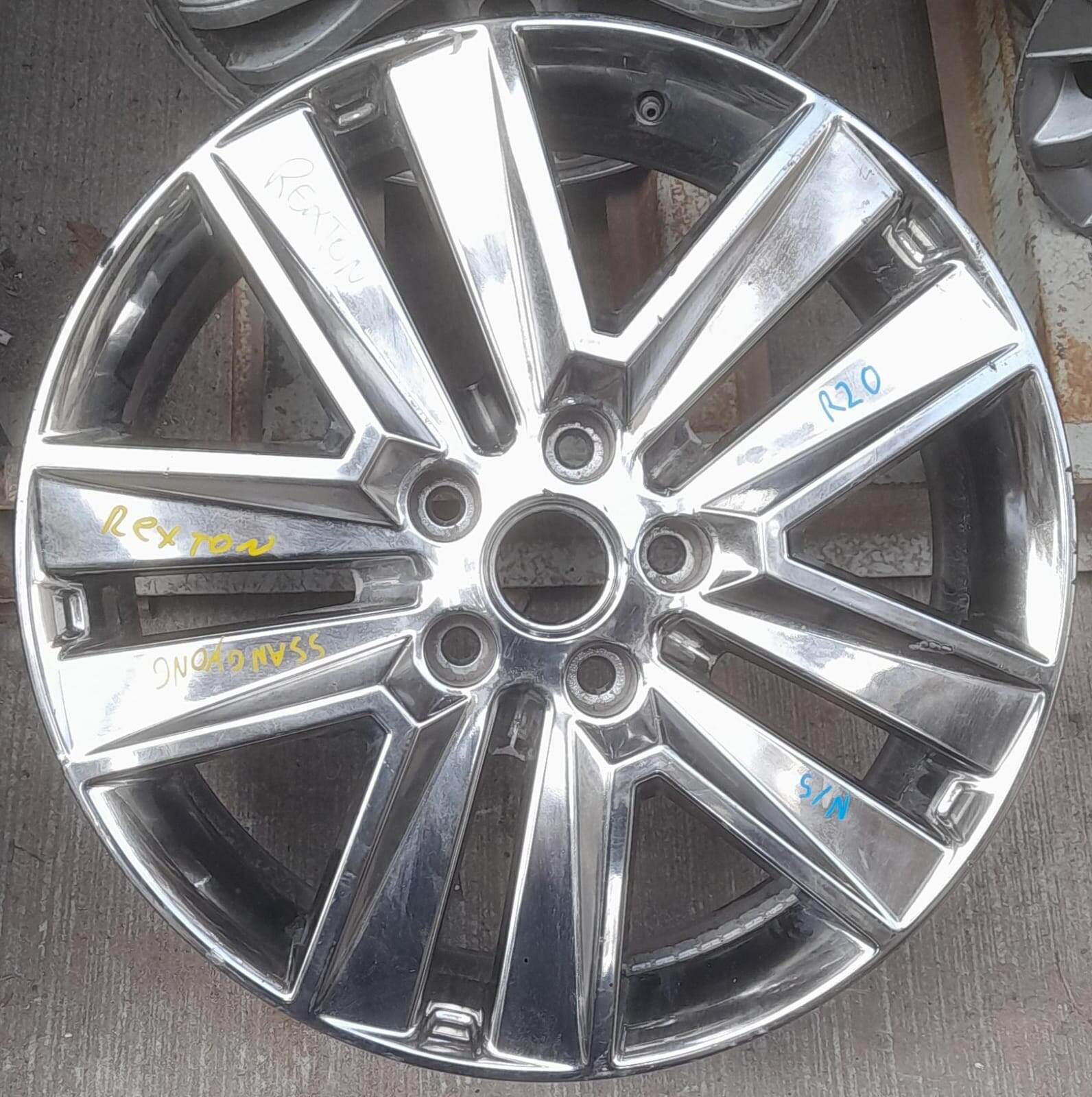Llanta de aluminio ssangyong rexton