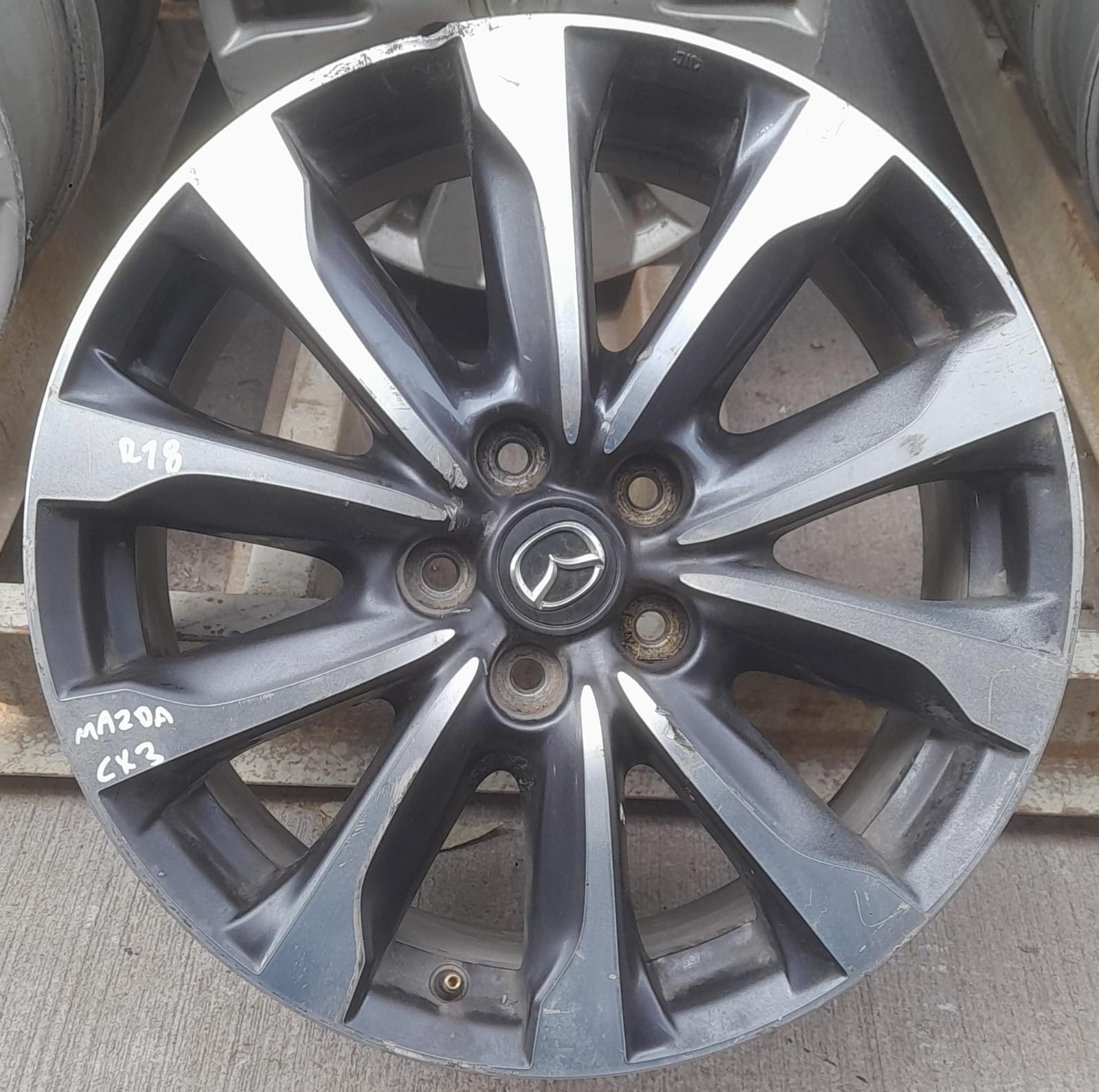 Llanta de aluminio mazda cx3