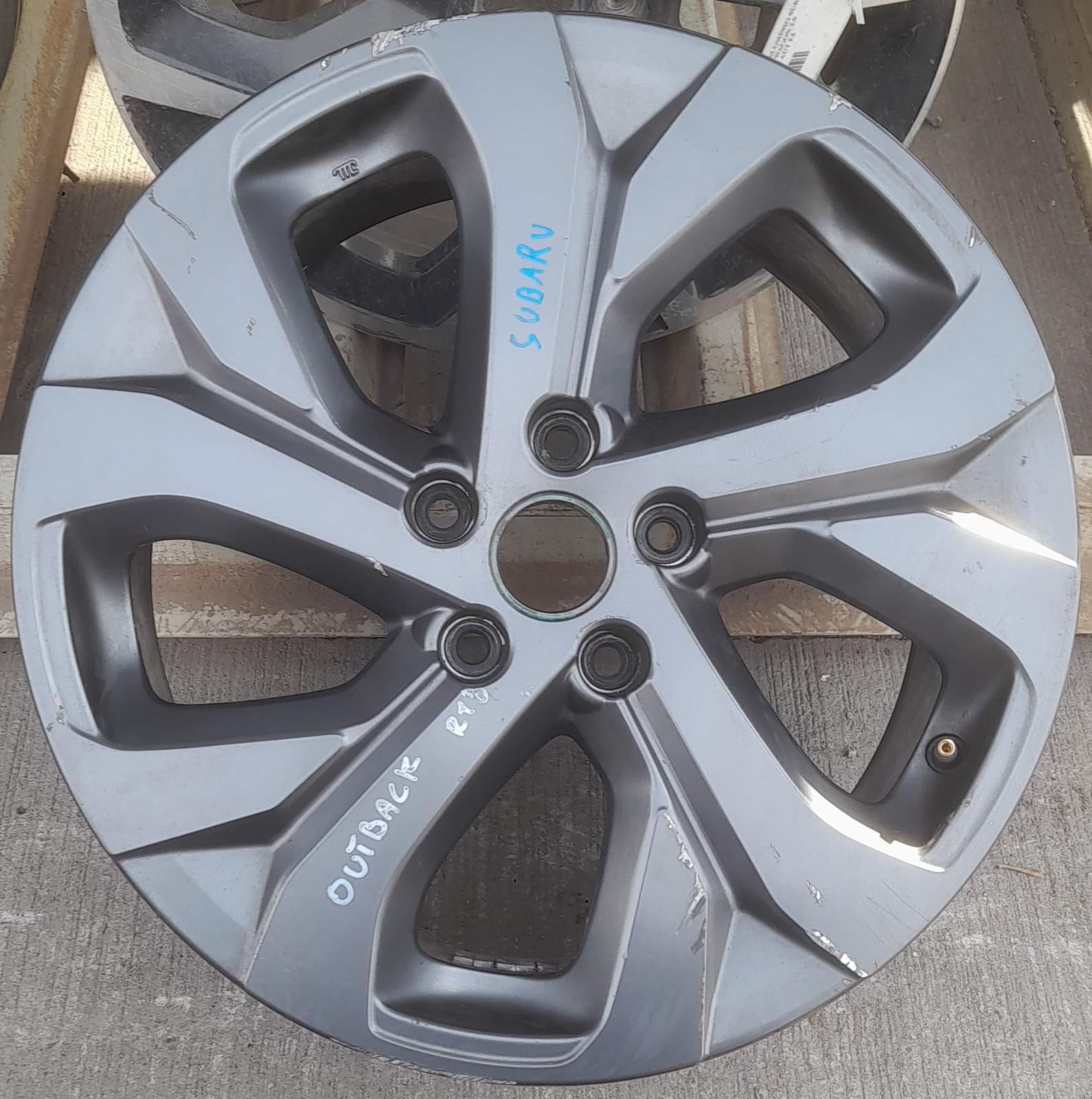 Llanta de aluminio subaru outback