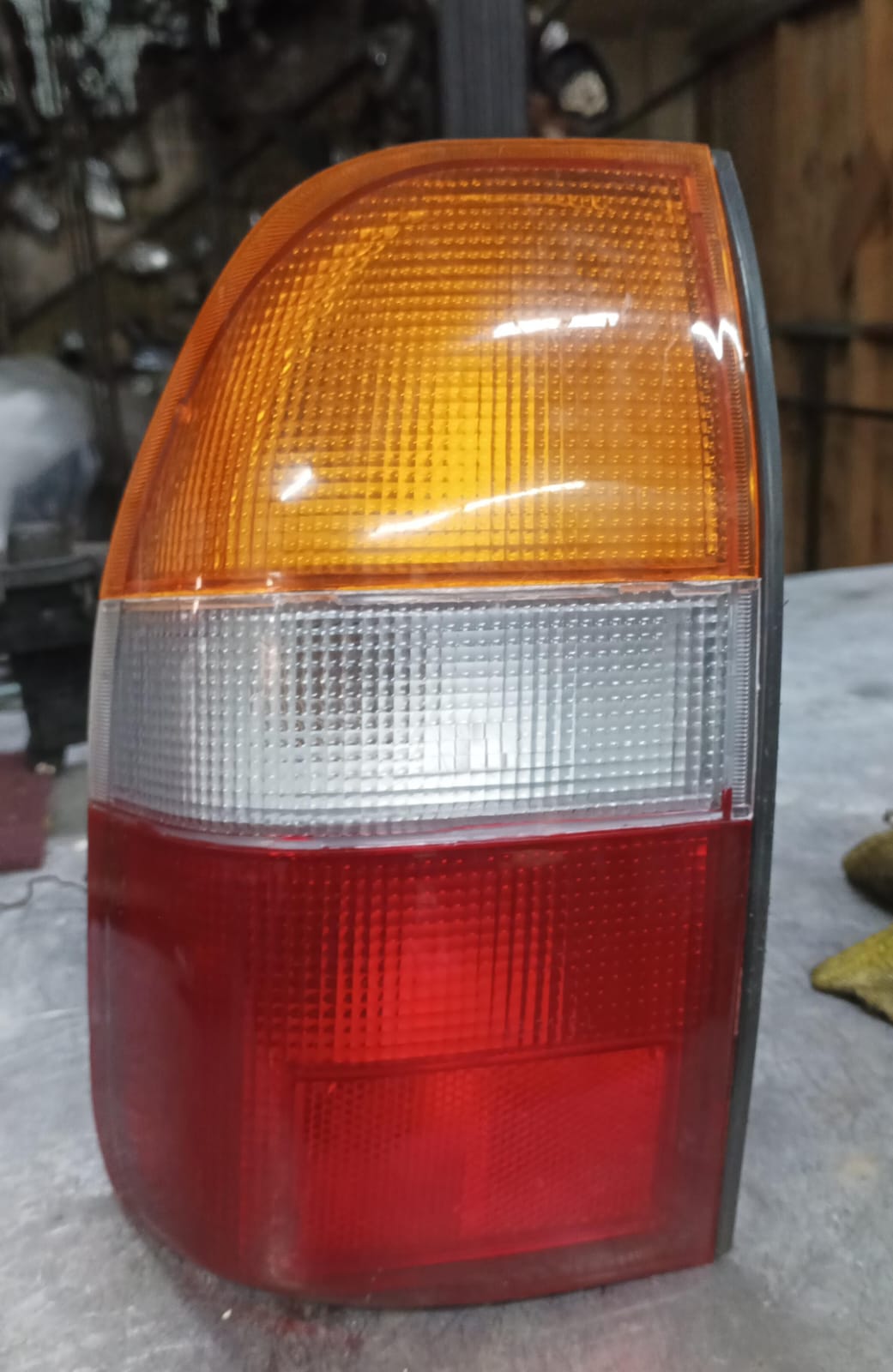 Foco trasero izquierdo mitsubishi l200 1999 2000 2001 2002