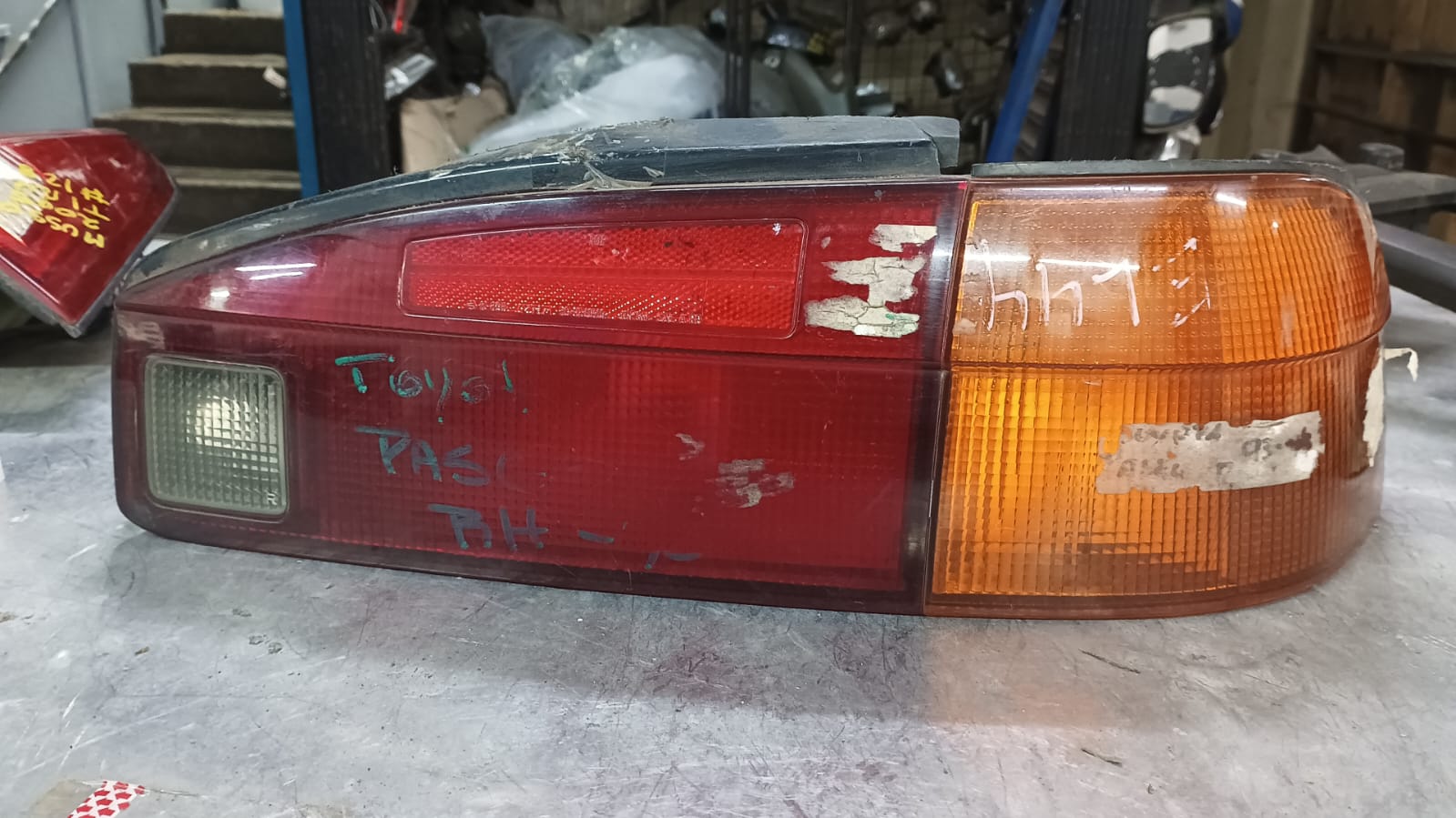Foco trasero derecho toyota paseo 1992 1993 1994 1995