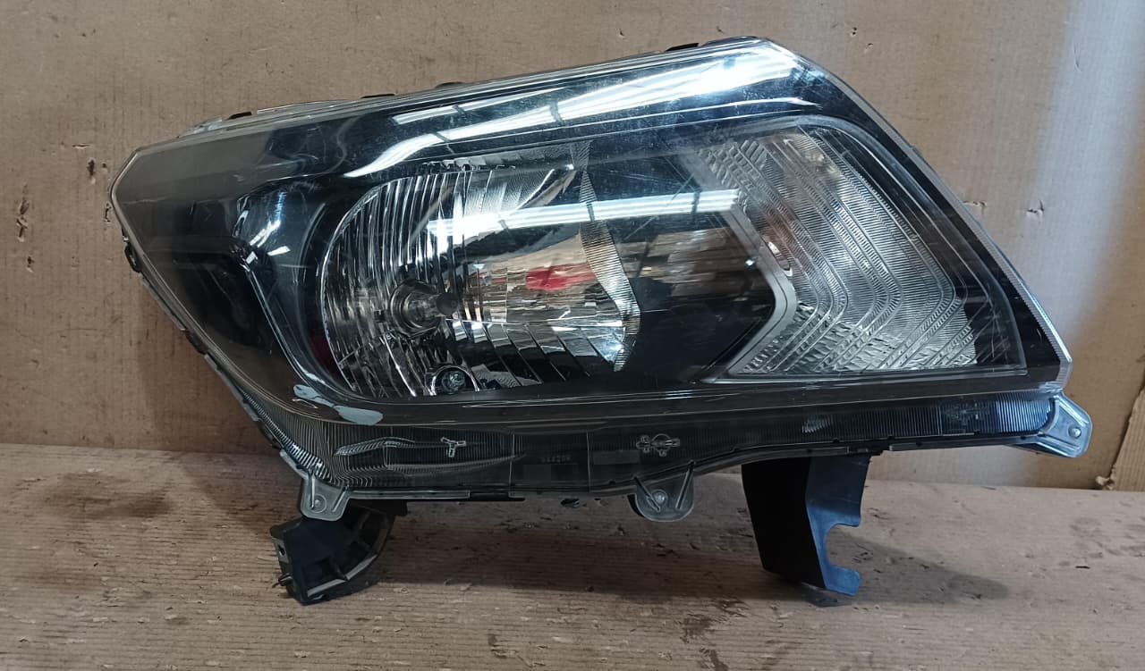 Optico derecho nissan np300 2016 2017 2018 2019