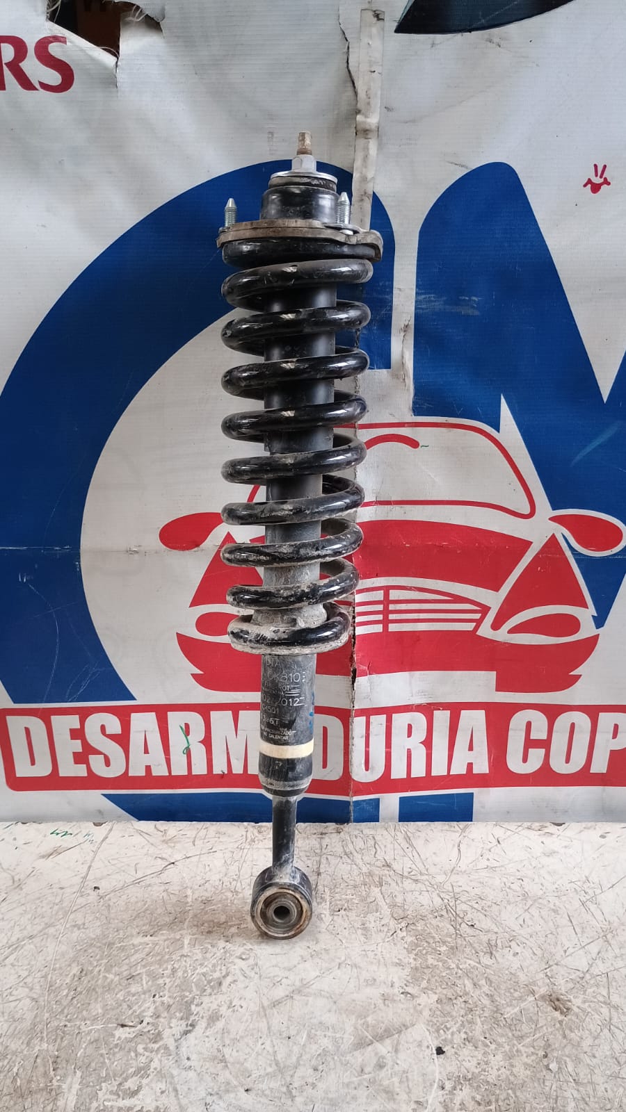 Amortiguador delantero izquierdo toyota hilux