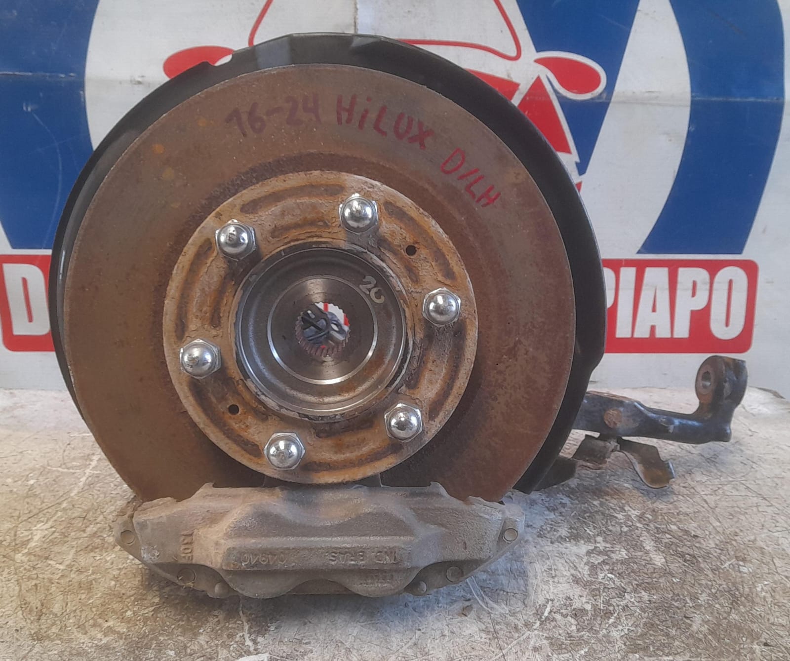 Muñon delantero izquierdo toyota hilux 2016 2017 2018 2019 2020 2021 2022 2023 2024