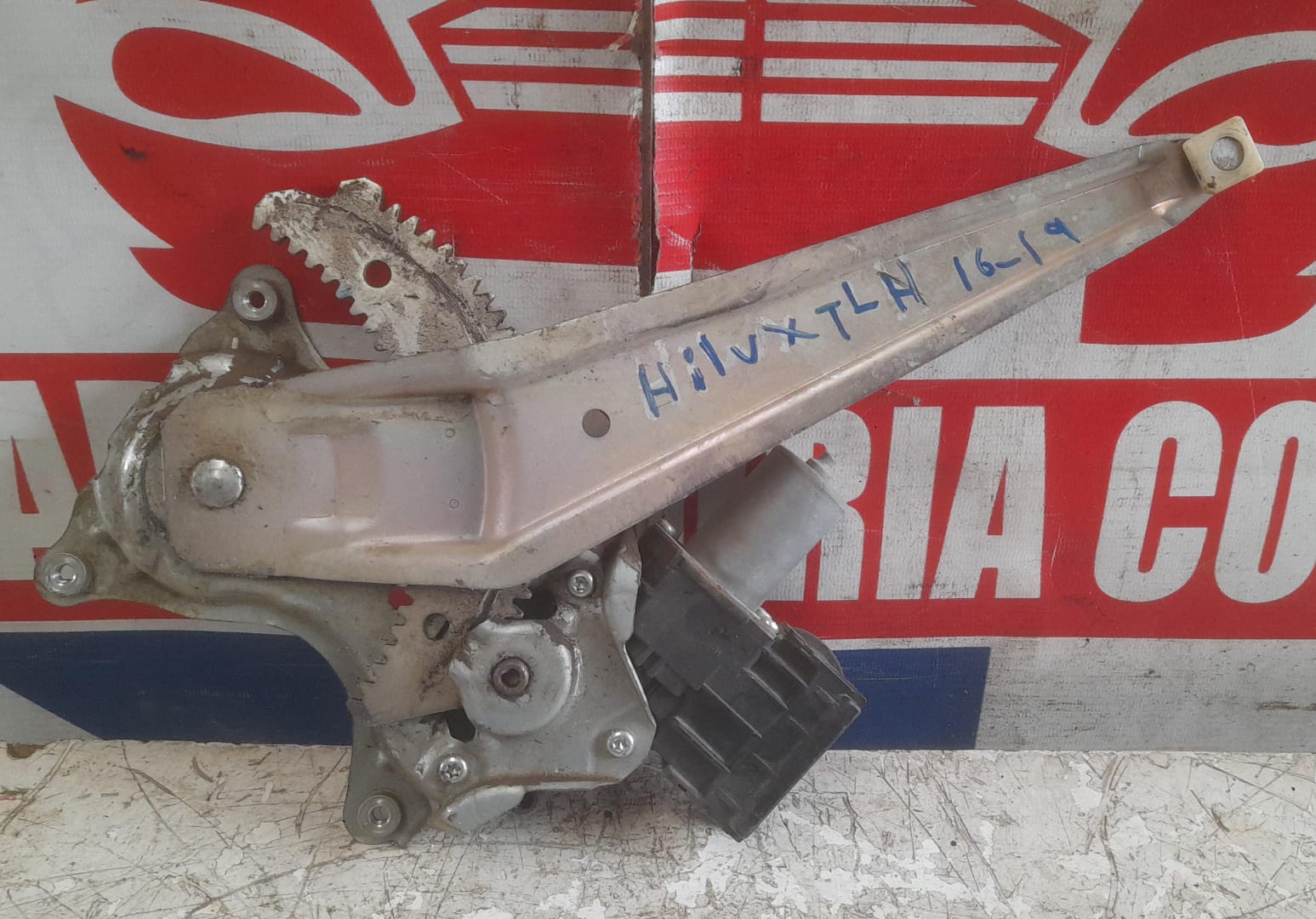 Cremallera alzavidrio trasera izquierda toyota hilux 2016 2017 2018 2019