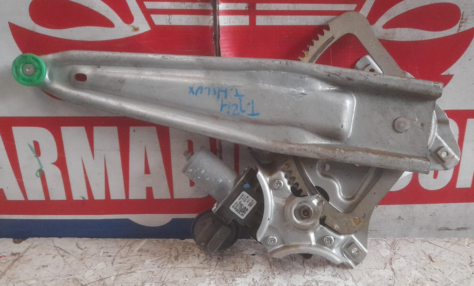 Cremallera alzavidrio trasera derecha toyota hilux