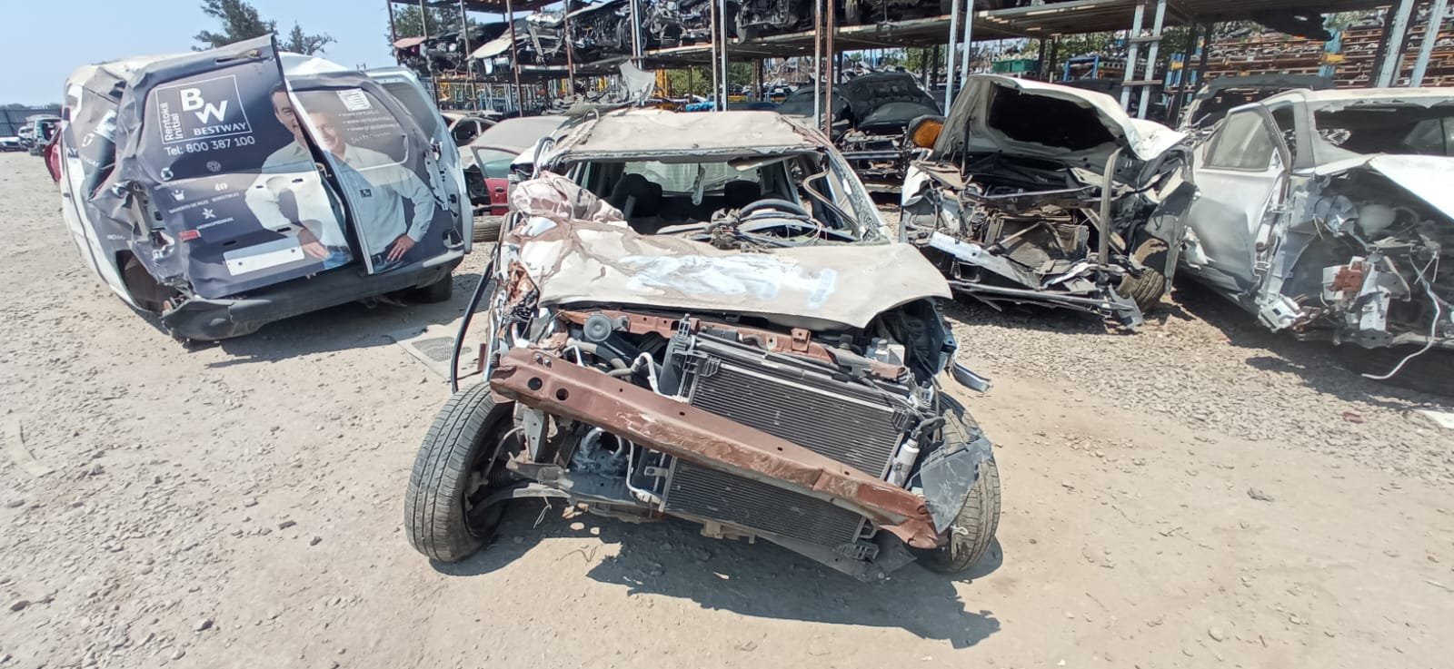 Repuestos Nissan March 2016 1.6 bencinero 4x2 en Desarme