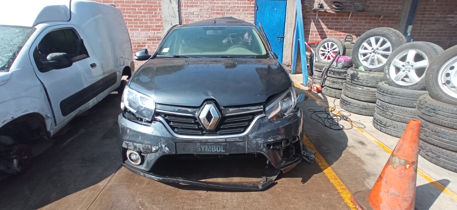 Repuestos Renault Symbol 2018 1.6 bencinero 4x2 en Desarme