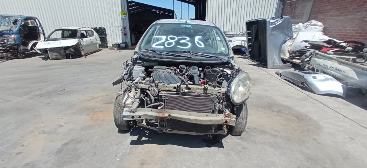 Repuestos Nissan March 2012 1.6 bencinero 4x2 en Desarme