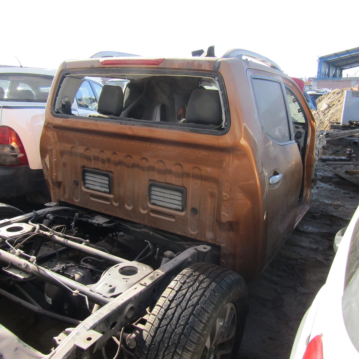 Repuestos Nissan Np300 2015 2.3 diésel 4x4 en Desarme