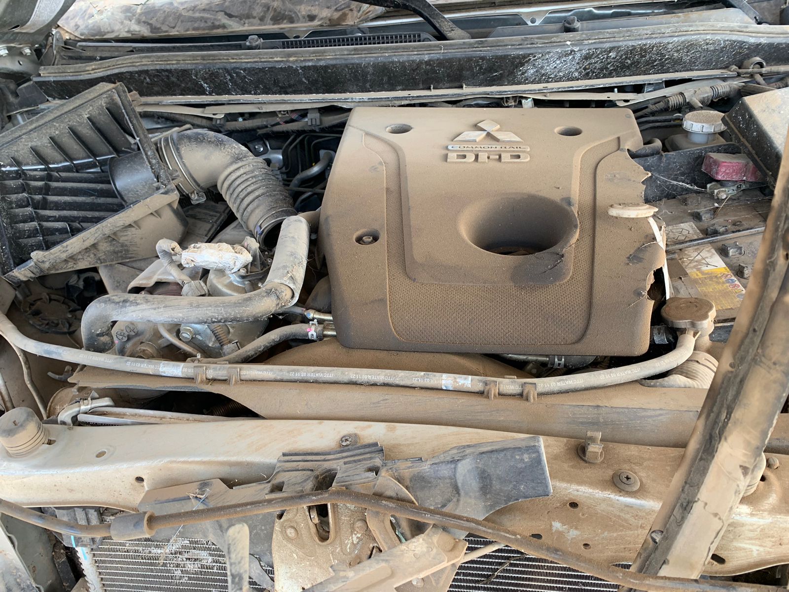 Repuestos Mitsubishi L200 2023 2.4 diésel 4x2 en Desarme